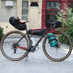 Bidon Fidlock Bottle Twist + Kit De Fixation -VÉLOS ÉLECTRIQUES Bidon fidlock bottle twist kit velo cycling baroudeur cycles lyon france acheter en ligne 3