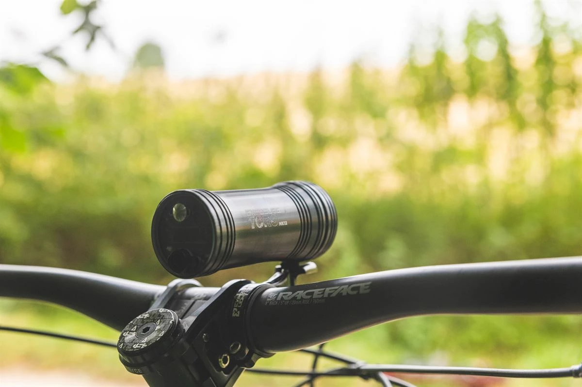 Exposure Lights Eclairage Avant Exposure Toro MK13 2023 - Gun Metal Black 3 Exposure Lights Eclairage Avant Exposure Toro MK13 2023 - Gun Metal Black – Image 3