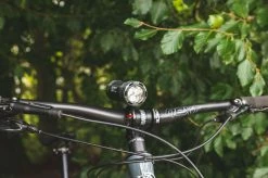 Exposure Lights Eclairage Avant Exposure Toro MK13 2023 - Gun Metal Black 9 Exposure Lights Eclairage Avant Exposure Toro MK13 2023 - Gun Metal Black -VÉLOS ÉLECTRIQUES Eclairage avant exposure lights toro mk13 gun metal black baroudeur cycles lyon gravel vtt ultra 4