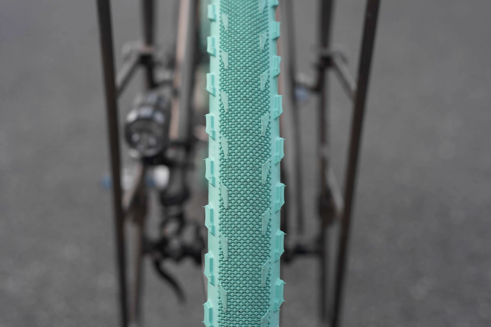 Pneu Sim Works The Homage Tire - Vert X Tan 3 Pneu Sim Works The Homage Tire - Vert X Tan – Image 3