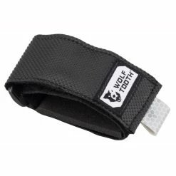 Wolf-tooth Attache Pour Accessoires B-RAD Medium Strap Mount Wolf Tooth Components 7 Wolf-tooth Attache Pour Accessoires B-RAD Medium Strap Mount Wolf Tooth Components -VÉLOS ÉLECTRIQUES Wolf tooth Accessory Strap and Plate Black strap apadter medium baroudeur cycles lyon 3