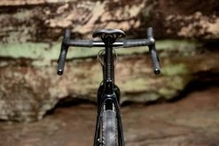 Gravel Bike Carbone Bombtrack Hook EXT C 27,5" Glossy Metallic Black 2022 -VÉLOS ÉLECTRIQUES bombtrack hook ext c gravel voyage carbone fourche carbone 2022 baroudeur cycles lyon 9