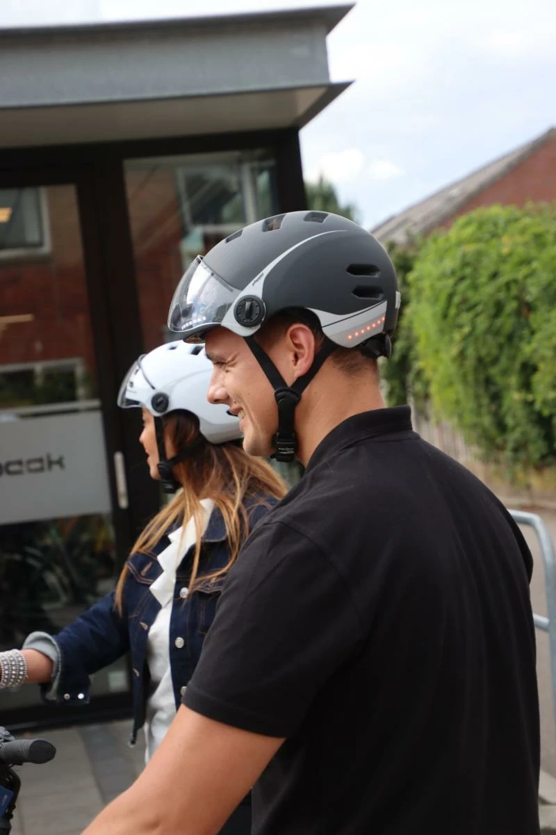 Helmet Casque Avec Visière Et Lumineux Phenix 2 Helmet Casque Avec Visière Et Lumineux Phenix – Image 2