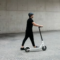 Closca Helmet Noir 8 Closca Helmet Noir -VÉLOS ÉLECTRIQUES mesa de trabajo 2 1 1000x1000 1