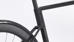 Vélo Sunn GP Finest -VÉLOS ÉLECTRIQUES sunn gp finest velo route road bike carbon aero di2 baroudeur cycles lyon backside zoom