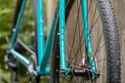 Vélo Gravel Surly Straggler 700C 2021 Black 17 Vélo Gravel Surly Straggler 700C 2021 Black -VÉLOS ÉLECTRIQUES surly straggler 700c 650b gravel bike acier baroudeur cycles lyon front wheel 3e7bb2fc c562 4f37 8af5 2f83dbd6ed68