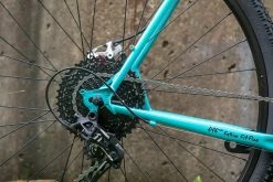 Vélo Gravel Surly Straggler 700C 2021 Black 19 Vélo Gravel Surly Straggler 700C 2021 Black -VÉLOS ÉLECTRIQUES surly straggler 700c 650b gravel bike acier baroudeur cycles lyon rear wheel 4c64d0b2 ab68 4b1b 81b2 a8aa10fd3bcd