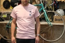 Baroudeur Cycles T-Shirt "Bidon" Rose -VÉLOS ÉLECTRIQUES t shirt baroudeur cycles bidon lyon rose vetement 2